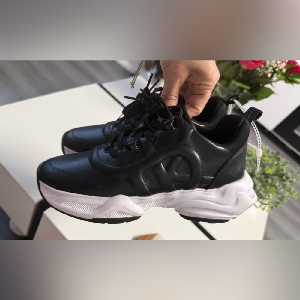 DKNY Decorah Women’s Sneakers - Black/White Chunky Sole - Size 7 US
